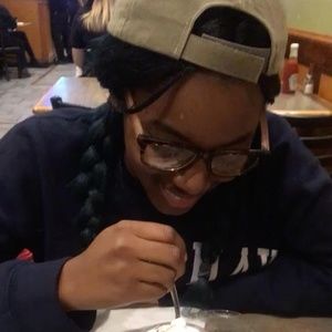 Meet your Posher, Kayla